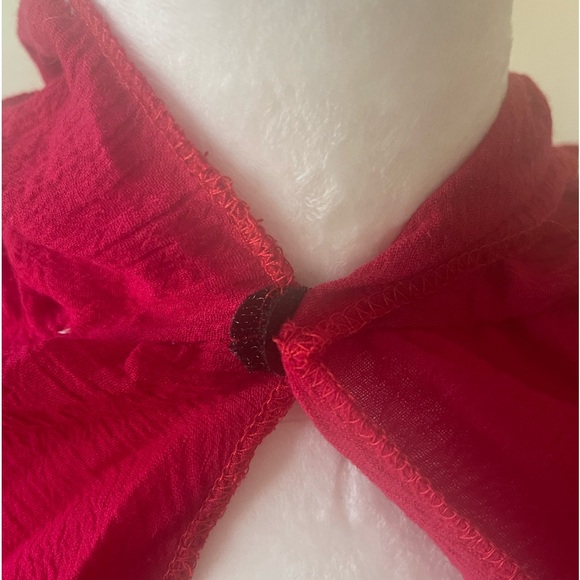 Red Cape - Picture 5 of 6